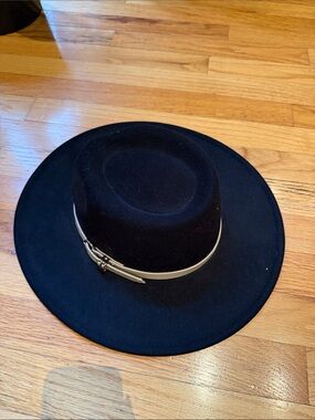 Black Wide-Brim Felt Hat with Taupe Band